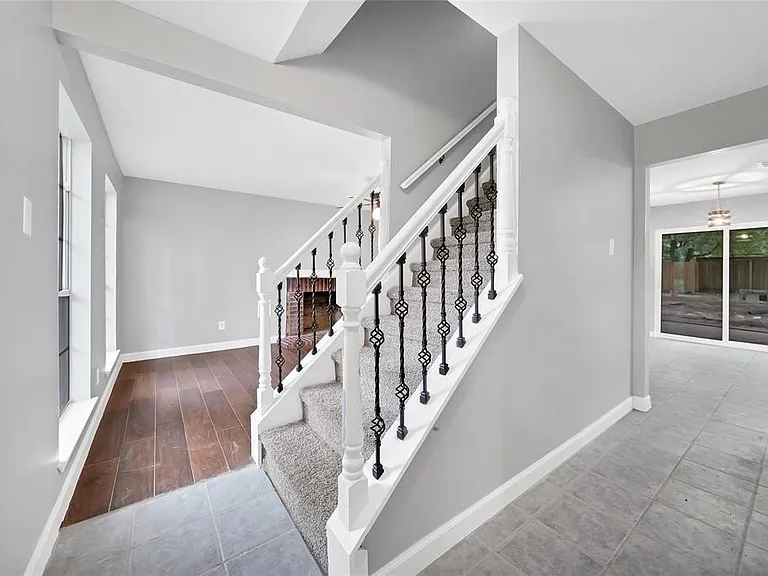 18035 Rolling Creek Dr — Photo 12