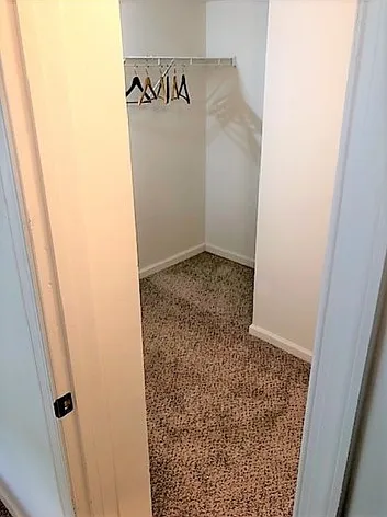 1 Bedroom Deluxe Walk-in Closet 1 Bedroom Deluxe Walk-in Closet