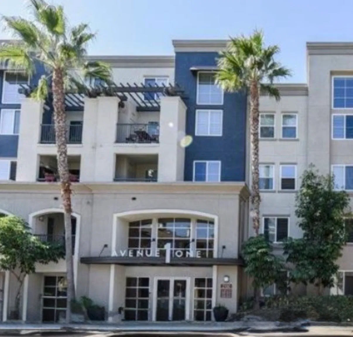 2 bed, 1034 sqft, $3,200 — Photo 1