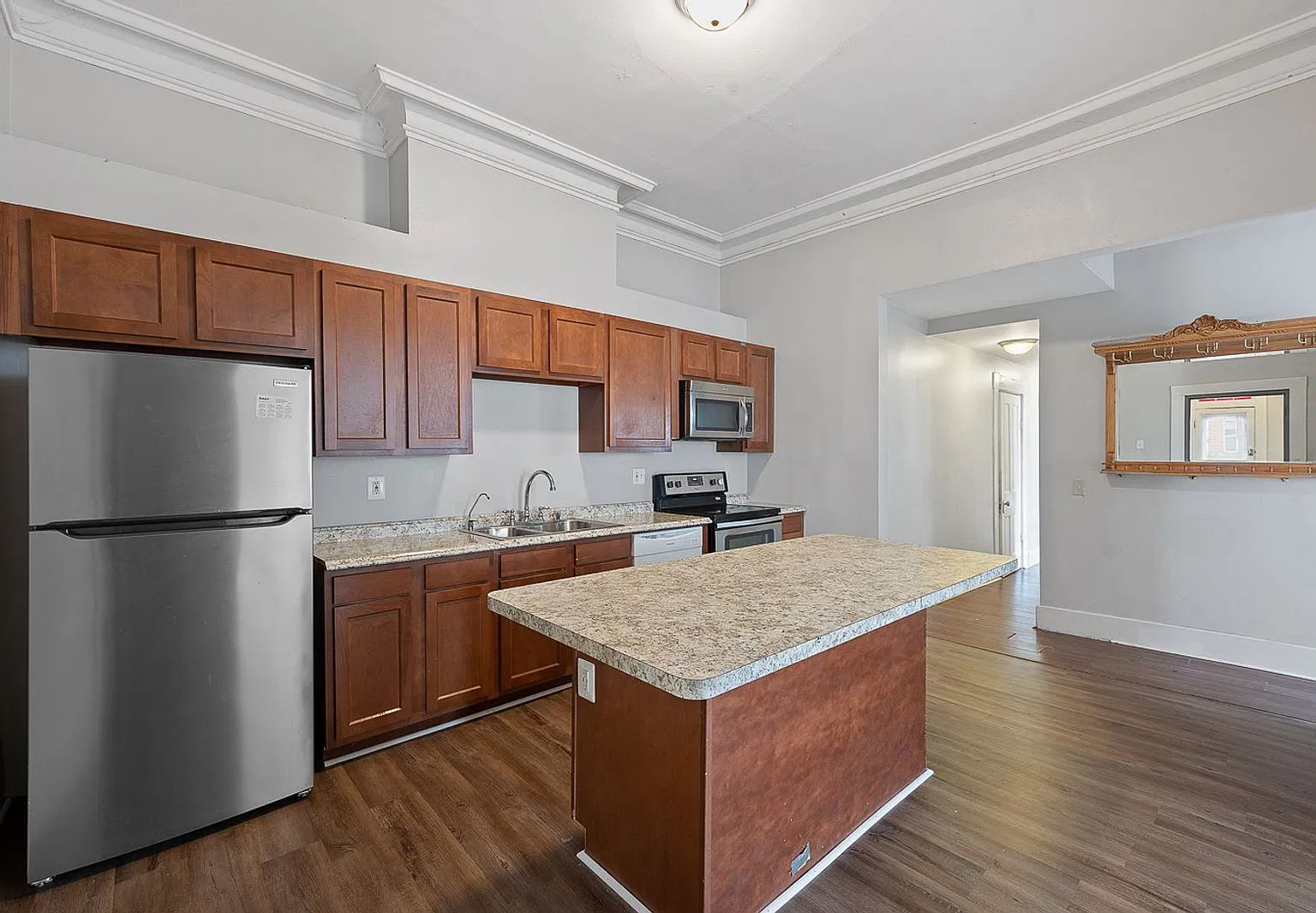 6 bed, 3.0 bath, $4,195 — Photo 3
