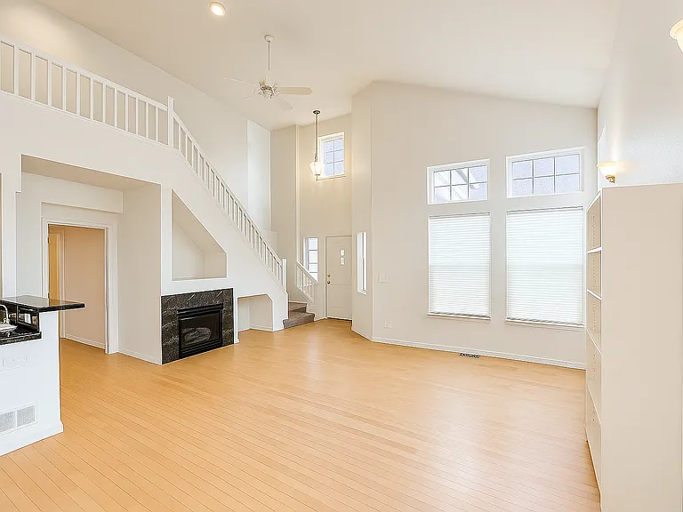 8300 Fairmount Dr #D101 — Photo 3