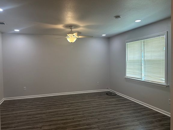 5th image of 3008 Terry St