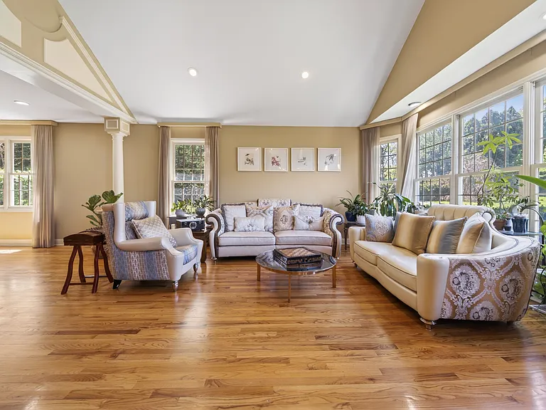 2 Tappanwood Dr — Photo 4