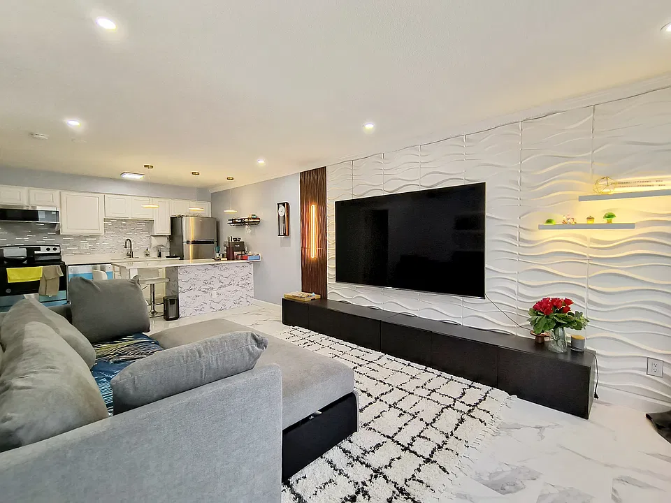 E Arbor Cir