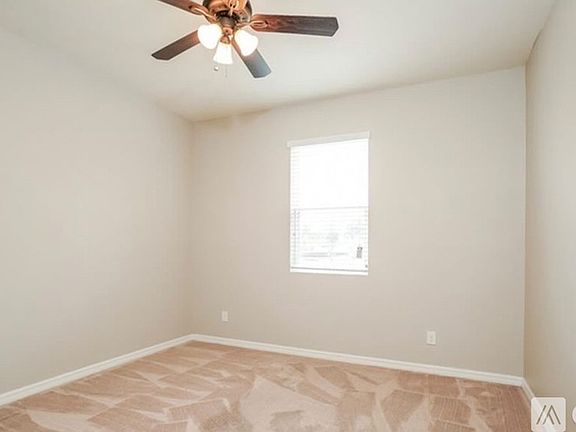 5th image of 423 NE 25th St