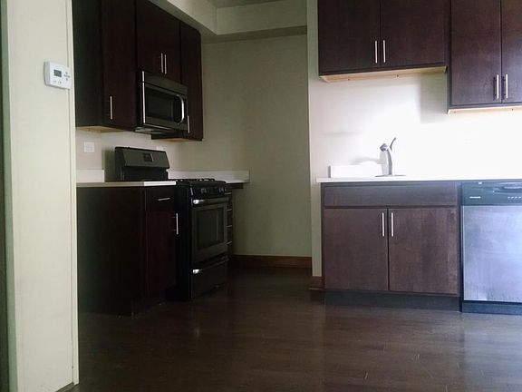 3rd image of 3729 N Kenmore Ave APT 2F