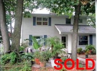70284 Lakeview Dr, Edwardsburg, MI 49112