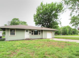 506 S Oak St, Nowata, OK 74048