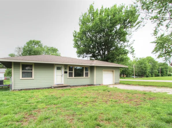 506 S Oak St, Nowata, OK 74048