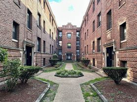 931 W Sunnyside Ave