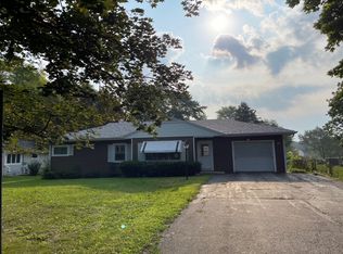 842 N Carter St, Genoa City, WI 53128