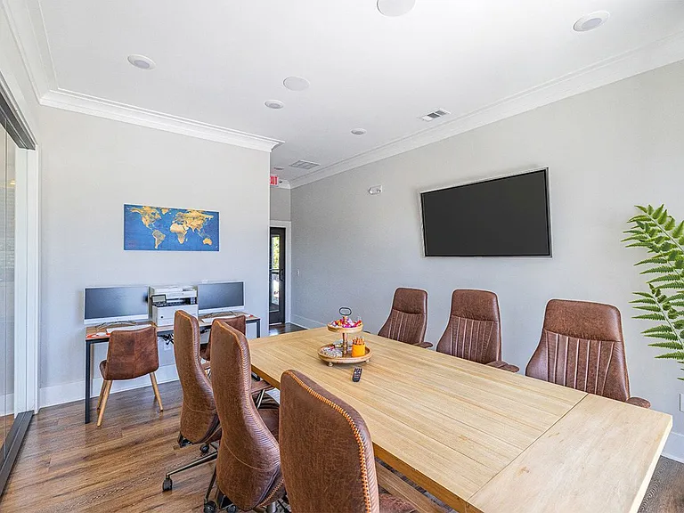 Atlantic Breeze Apartments — Photo 3