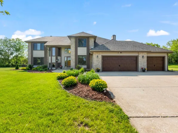 W281N4860 Theodores COVE, Pewaukee, WI 53072