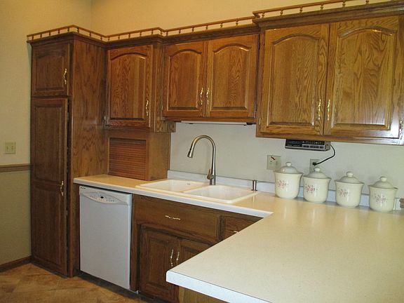 2nd image of 2116 Clovernook Ln