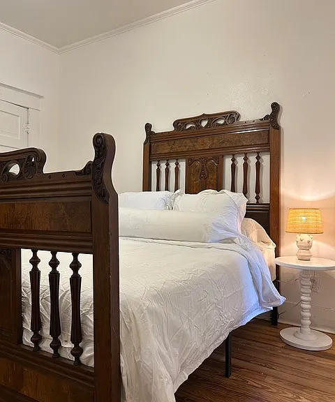 2213 N Flores St — Photo 11