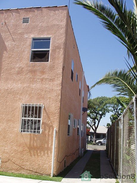 2nd image of 1164 E 43rd Pl
