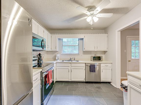 5th image of 1612 NW Buttercup Cir