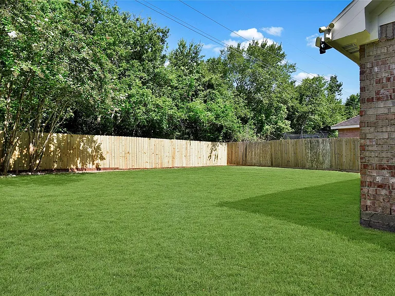 5601 Savannah Woods Ln — Photo 16