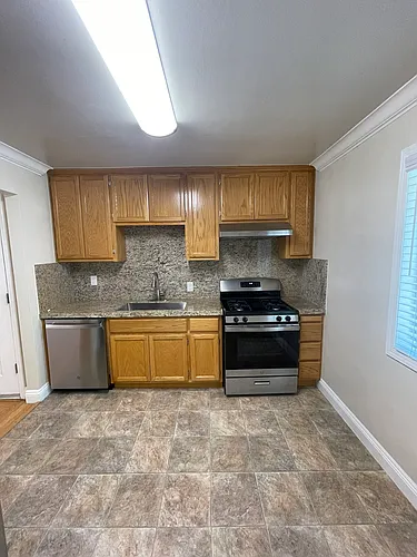 2422 V St #4 Photo 1