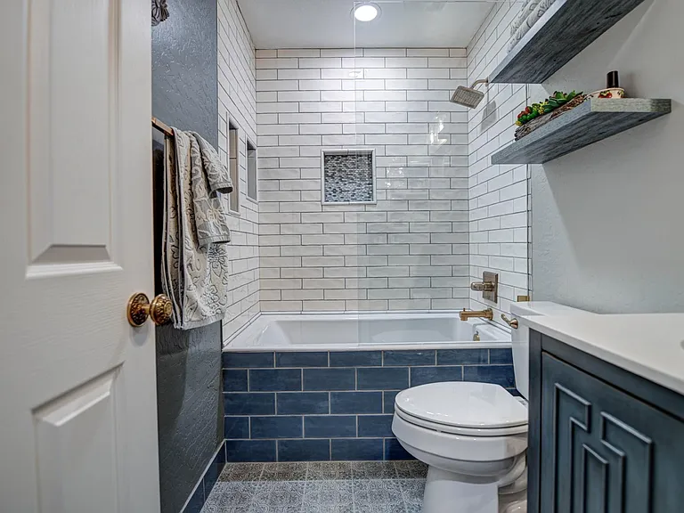426 N Alder St — Photo 20