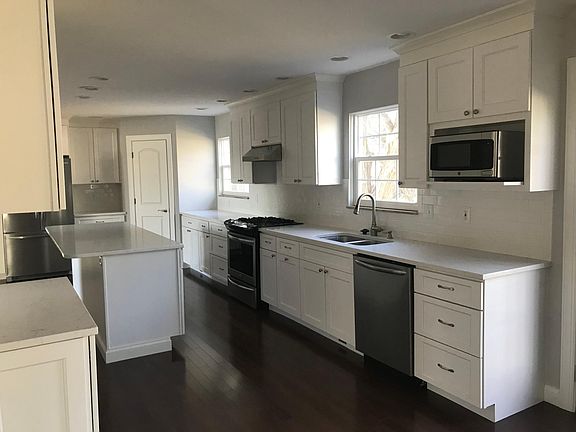 5th image of 1024 Amberly Pl