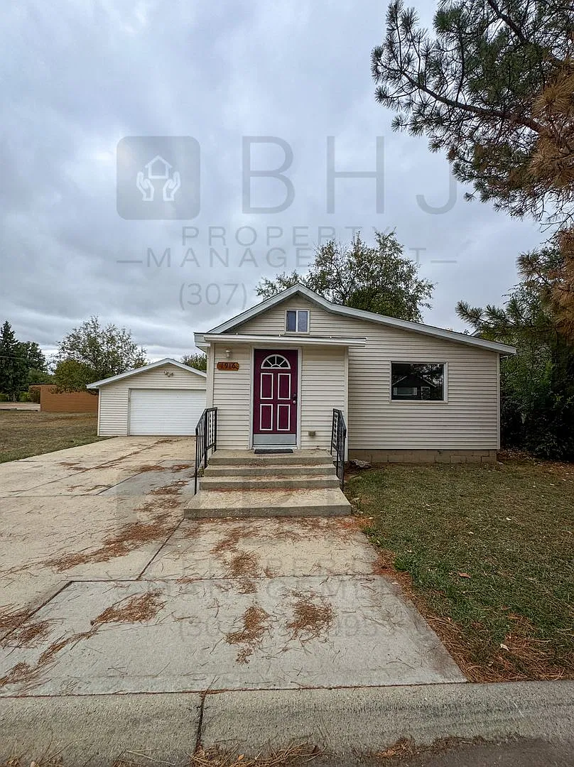 Cozy 1 bed/ 1 bath, pet friendly home — Photo 2