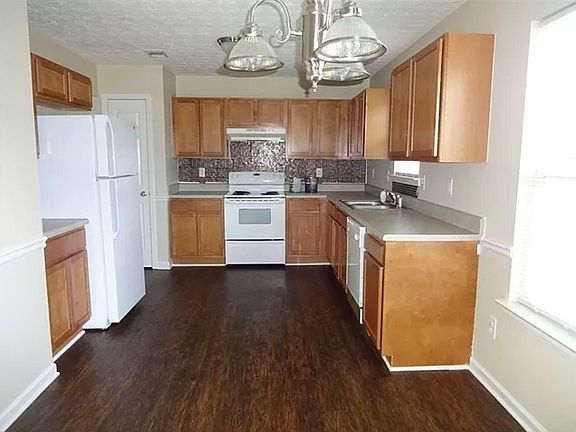 3rd image of 3019 Meadow Point Dr