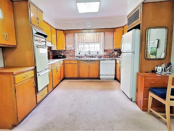 Spacious kitchen