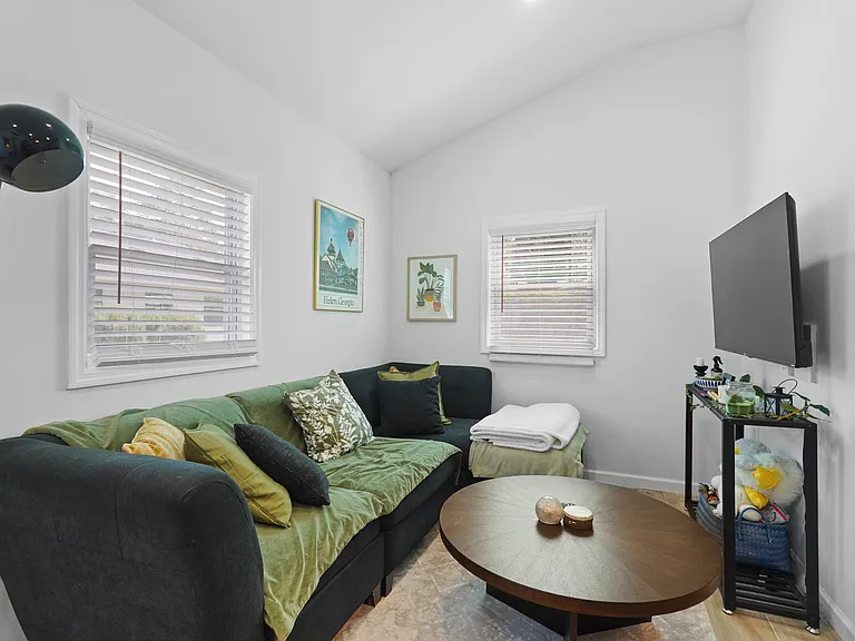 1815 E Derenne Ave #B — Photo 12