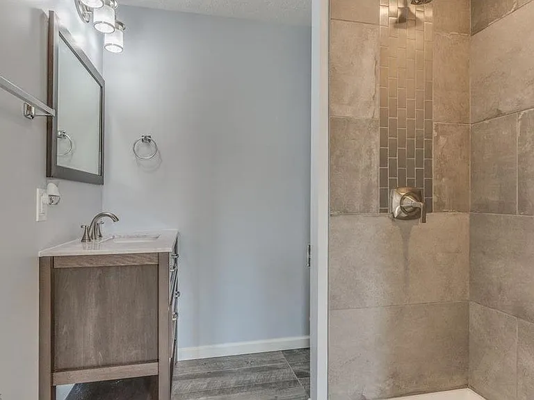 1454 W 75th St — Photo 11