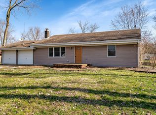 3220 N Lakeside Dr, Coal City, IL 60416