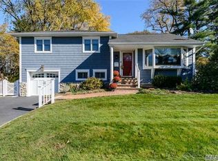 17 Duncan Ln, Huntington, NY 11743