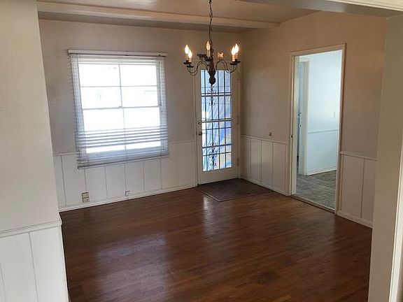 3rd image of 3622 Crown Point Dr