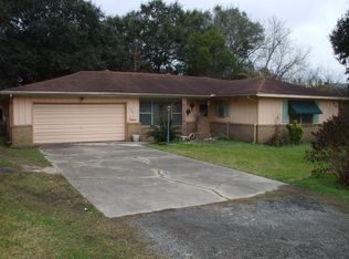 6290 Terrell St, Groves, TX 77619