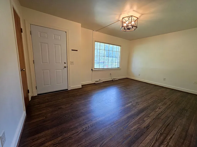 318 Jasper Ln — Photo 12