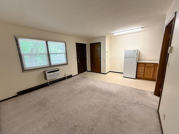 2nd image of 1038 Oxford Ave #7
