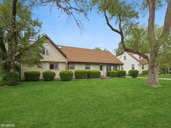 206 Villa Ave, Lake Villa, IL 60046