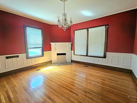 11th image of 156 Claude Ln