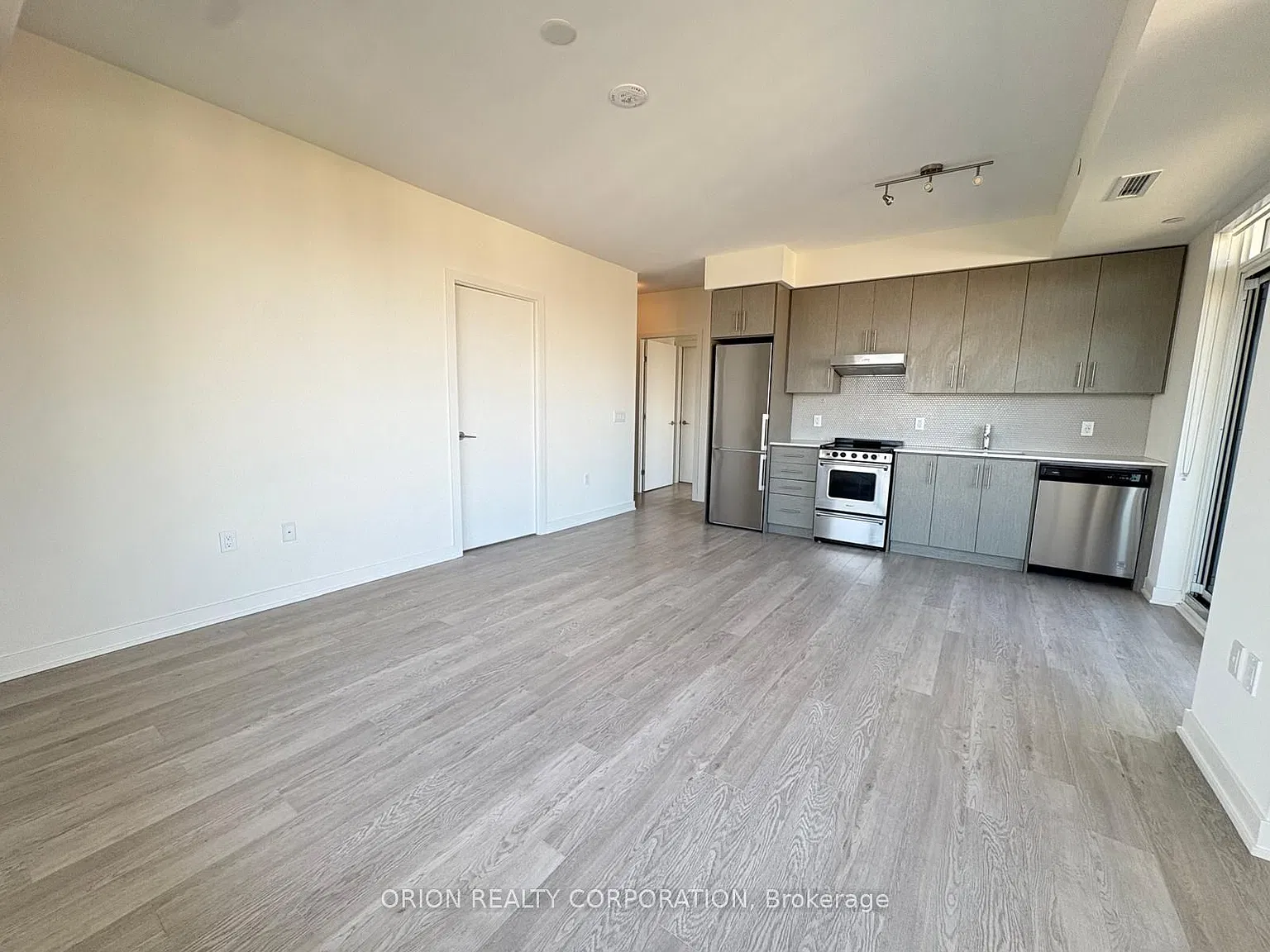 212 King William St — Photo 2