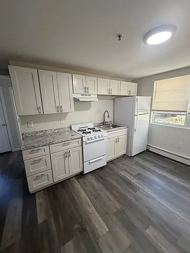 61 Park Ave W Photo 1