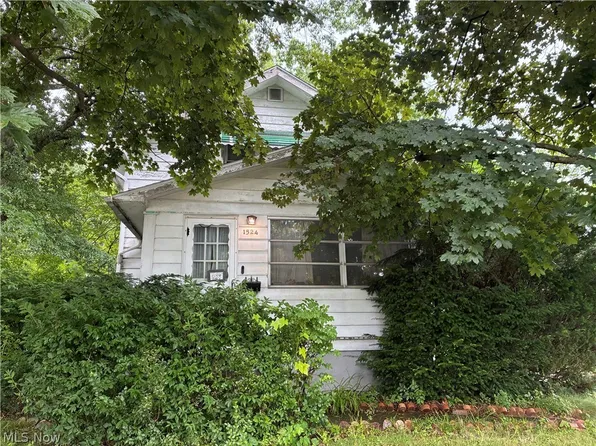1524 3rd St SE, Massillon, OH 44646