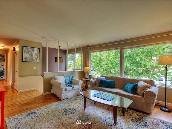 4th image of 19292 Occidental Ave S