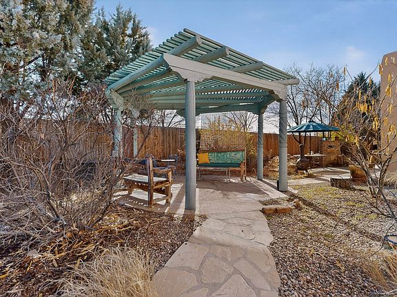 4th image of 2812 Candelaria Rd NW