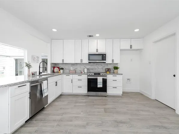 11006 Wainfleet Lane, Houston, TX 77096