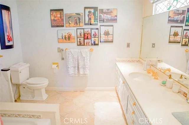 730 Saint James Pl — Photo 11