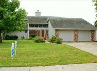2500 Ridgewood Dr, West Des Moines, IA 50265