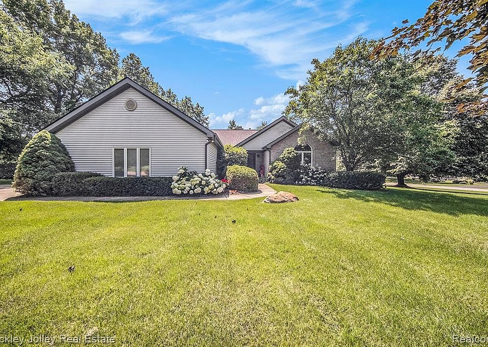 9447 Blueberry Hl, Howell, MI 48843 Zillow