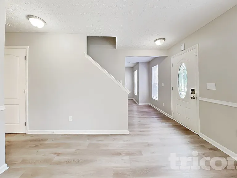 1829 Elkpark Dr — Photo 3