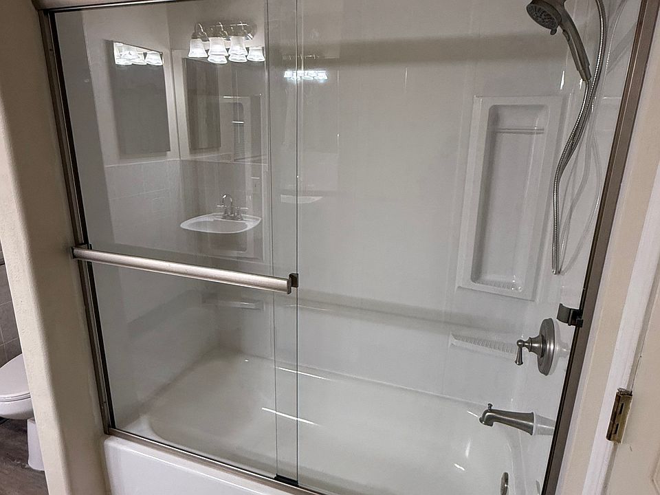 Brand new tub/shower and accessories
