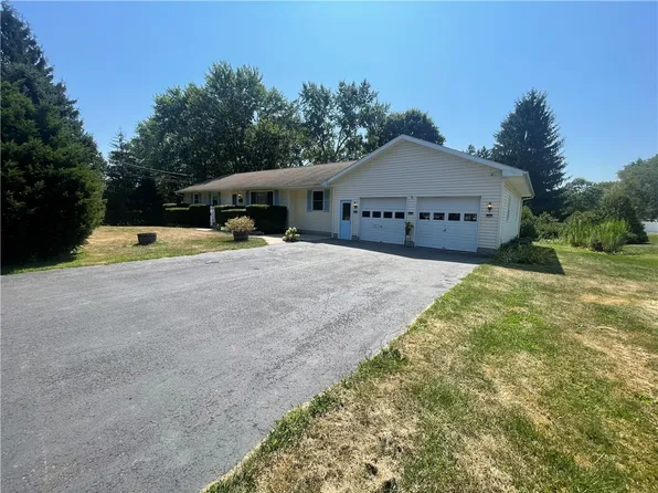 102 Norris Dr, Waterloo, NY 13165